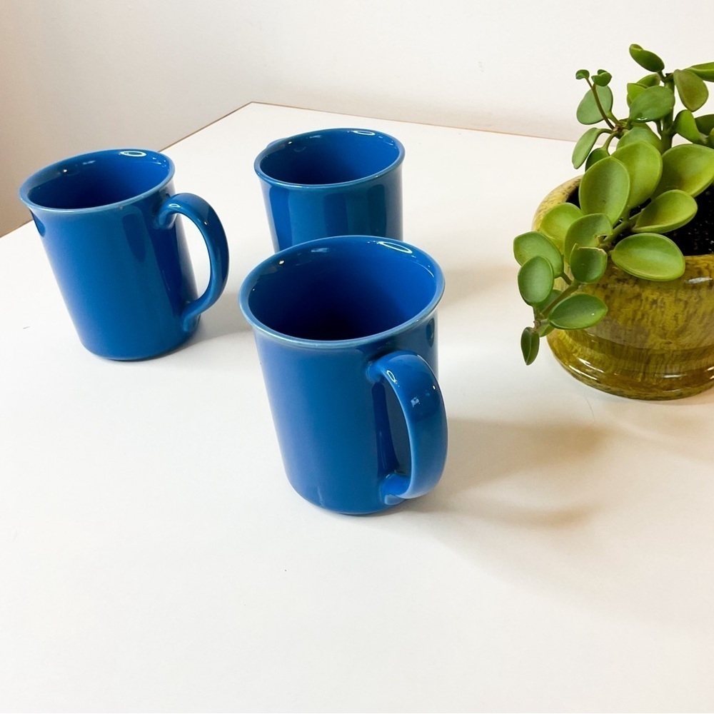 Vintage 70s CORNINGWARE Cornflower Blue Set Of Three Drinking Mugs - Picture 2 of 9